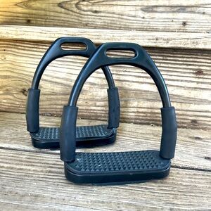 5” Black Jointed Stirrups